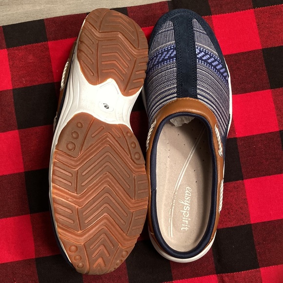 EUC Easy Spirit Tnot Slip on shoe. Size 7.5 - Picture 3 of 6